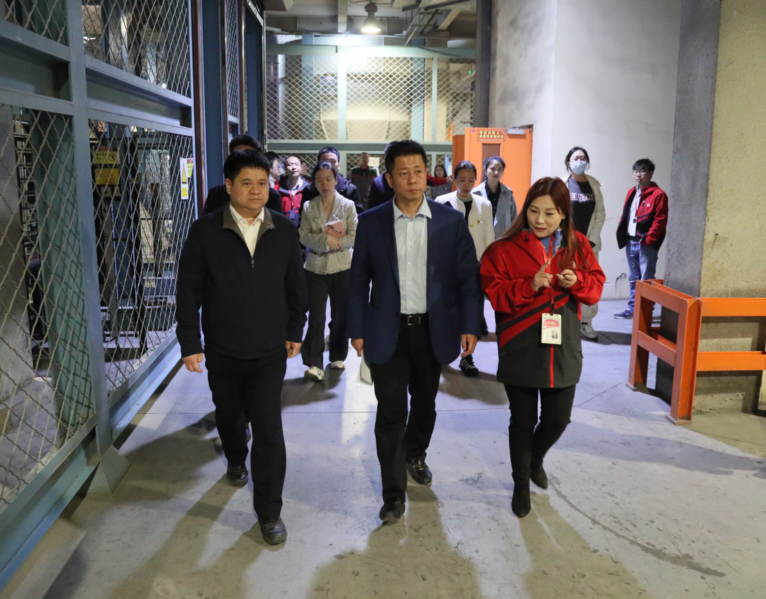 經(jīng)開區(qū)工委副書記、組織人事部部長于淼一行蒞臨美巢參觀督導(dǎo)