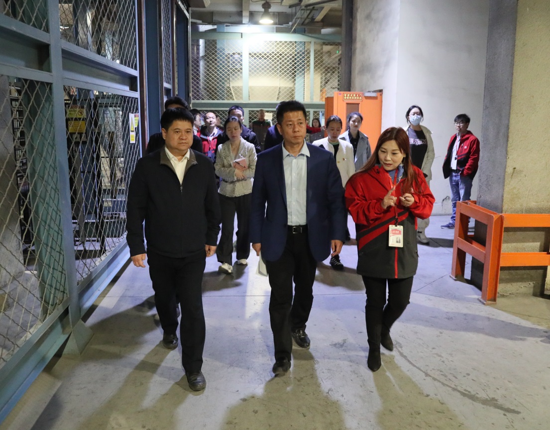 經(jīng)開區(qū)工委副書記、組織人事部部長于淼一行蒞臨美巢參觀督導(dǎo)